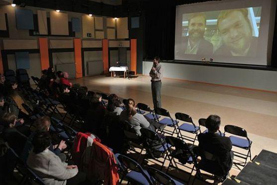 Na sále broumovského infocentra se besedovalo o odlehlé buši v jižním Sudánu