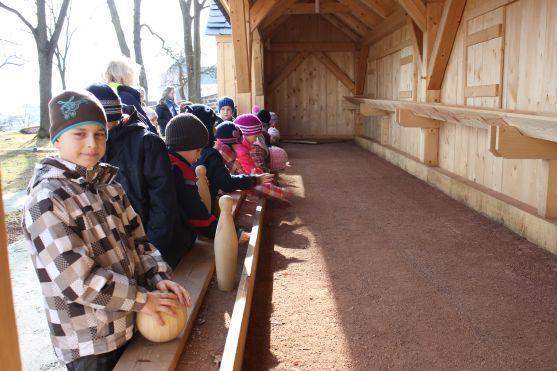 V broumovském klášterním kuželníku už se opět koulí