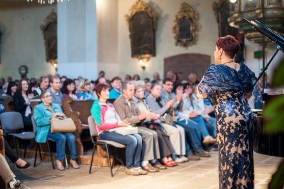 Festival Za poklady Broumovska zahájil koncertem Dagmar Peckové a Štefana Margity 