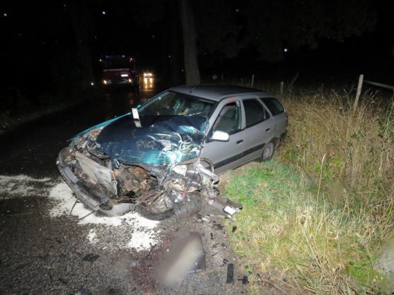 Řidič osobního vozu naboural autobus. Nadýchal dvě promile alkoholu