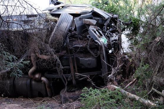 Na Pasách havaroval kamion. Vyprošťování trvalo až do večera