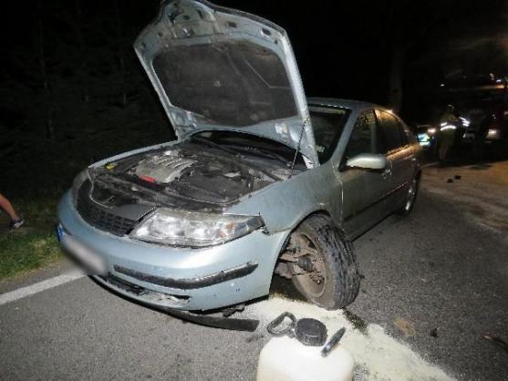 U Lachova havaroval motocykl a tři auta. Důvodem nehody bylo zřejmě předjíždění v zatáčce