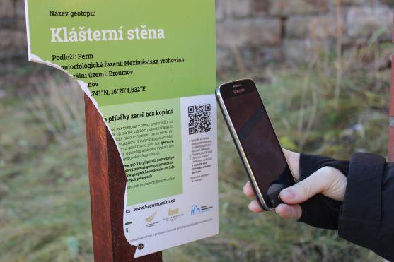 Nová naučná stezka upozorňuje na geologické fenomény Broumovska