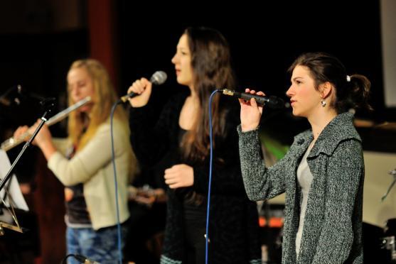 Studenti Gymnázia Broumov hráli pro žáky základních škol 
