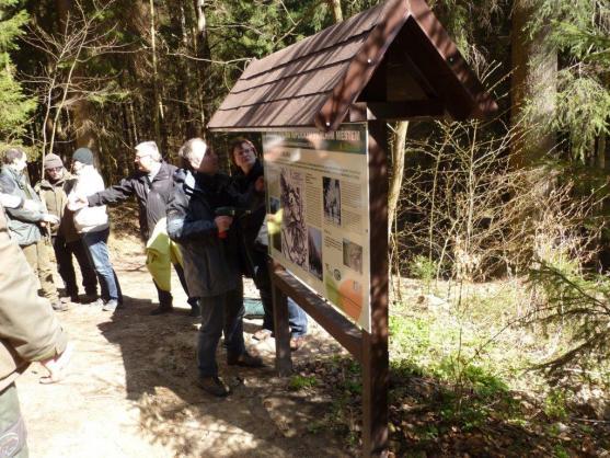 V Teplických skalách slavnostně otevřeli zrekonstruovanou Vavrouškovu naučnou stezku