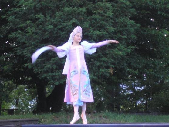 Klavírní koncert a vystoupení baletek v klášterní Zahradě*