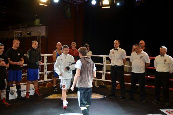 Fotogalerie a video z vítězného boxerského utkání Jakuba Šudy v pražském Hotelu Hilton