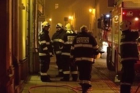 Hasiči vyjeli k zakouřenému infocentru v Broumově. Nic zde však nehořelo