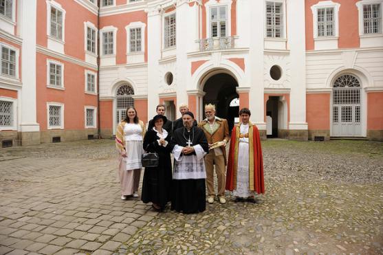 Během prohlídky broumovského kláštera návštěvníci uvidí historické filmové záznamy. Ukázku zveřejňujeme