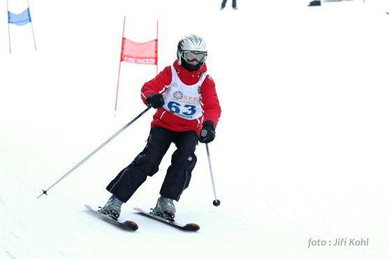V Teplicích nad Metují startovalo ve veřejném závodě v obřím slalomu 55 mladých lyžařů