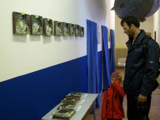 V Muzeu papírových modelů se svýmy výrobky soutěžili skauti