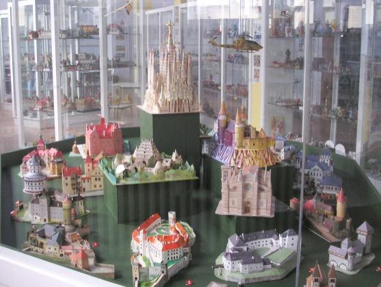 Úspěchem Muzea papírových modelů v Polici nad Metují je 7 tisíc návštěvníků v průběhu několika měsíců po otevření