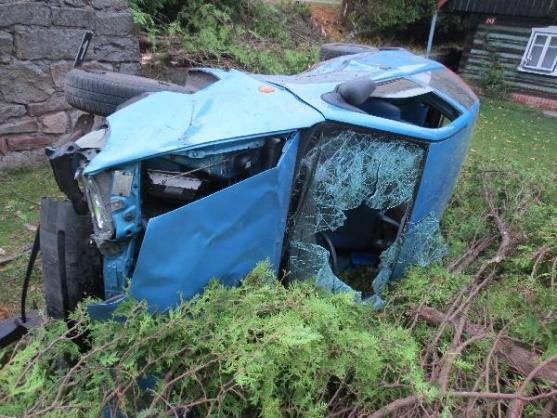 Řidič opustil havarované vozidlo. Měl v sobě přes dvě promile