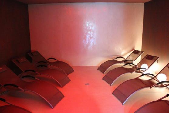 V hotelovém resortu Veby bylo otevřeno Wellness centrum. Umožní plaveckou výuku pro 500 dětí z Broumovska