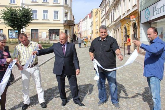 Ulice Obránců míru v Broumově je opět průjezdná