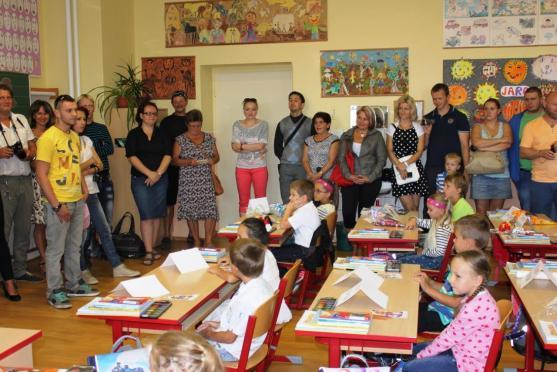 Stovka prvňáčků usedla do školních lavic v Broumově