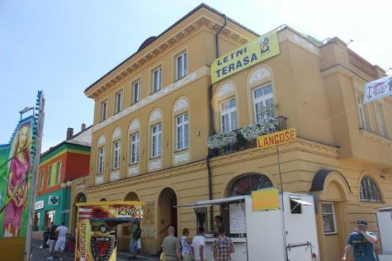 Polici nad Metují o víkendu ovládne pouťové veselí