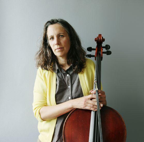 Lori Goldston, violoncellistka, která hrála se skupinou Nirvana, v pátek zahraje v Šonově 