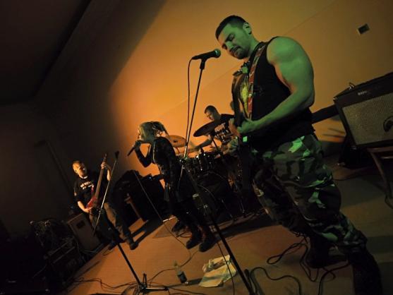 Na festivalu miniRockTrencle debutovala broumovská kapela Hellmania 