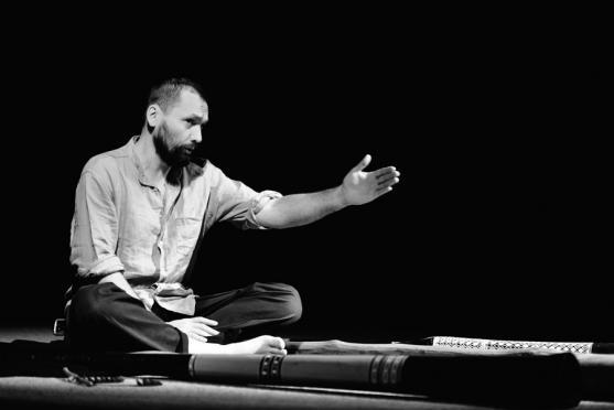 Broumovské divadlo se proměnilo v domorodou Austrálii 