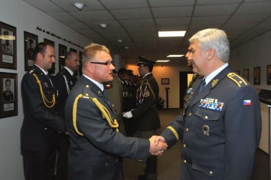 Pilot Michal Malý z Broumova byl vyznamenán za splnění úkolů vojenské mise