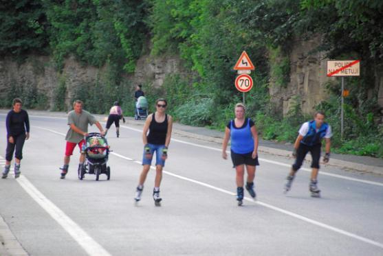 Z "petrovických zatáček" u Police nad Metují se stala bruslařská dráha 