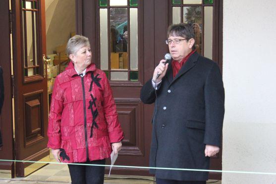 Obyvatelé teplického Dolního zámku se vrátili domů. Přivítal je tam hejtman Lubomír Franc