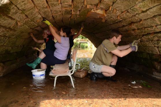 Začíná SummerJob – více než 130 mladých lidí se chystá na Broumovsko 