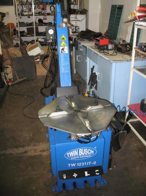 V Broumově zahájil provoz nový pneuservis EMA 