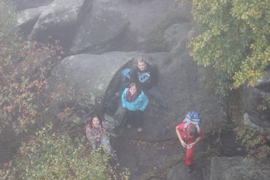 Rozhlednu při slavnostním otevření zahalila mlha. "Aspoň budete mít důvod, přijít sem ještě jednou," komentoval starosta Milan Brandejs