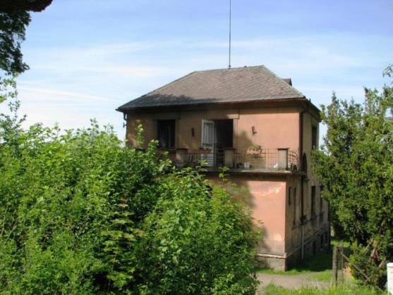 Při požáru rodinného domu se dva lidé nadýchali kouře