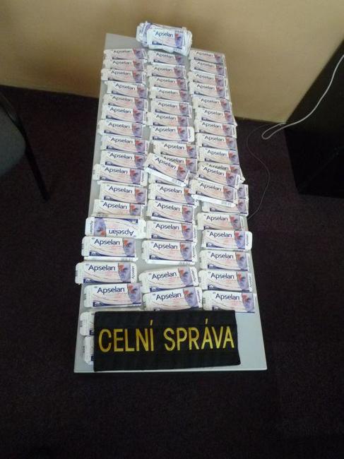 Celníci sledovali nelegální přepravy omamných a psychotropních látek