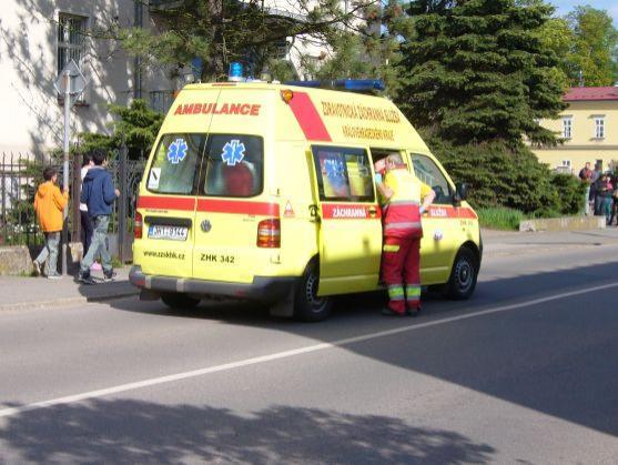 V Broumově zasahoval záchranářský vrtulník při zástavě srdce muže