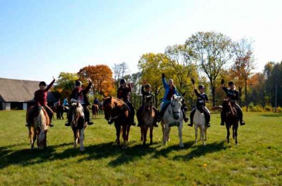 Hubertova jízda Jetřichov pomáhá 