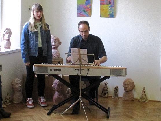 Vernisáž s více než sty "účastníky" 