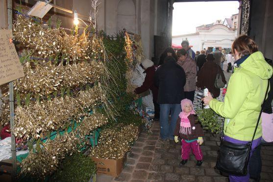 Adventní trh na klášterním nádvoří se stal místem předvánočního setkávání 