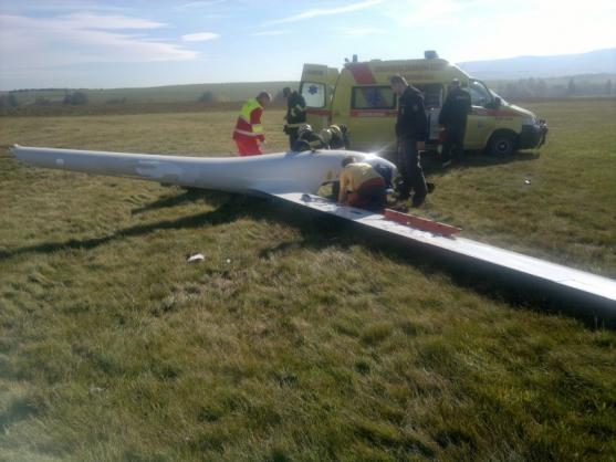 Na broumovském letišti havaroval bezmotorový kluzák