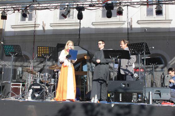 Svatováclavské slavnosti a vzlet horkovzdušného balónu z broumovského náměstí přilákalo přes tři sta návštěvníků