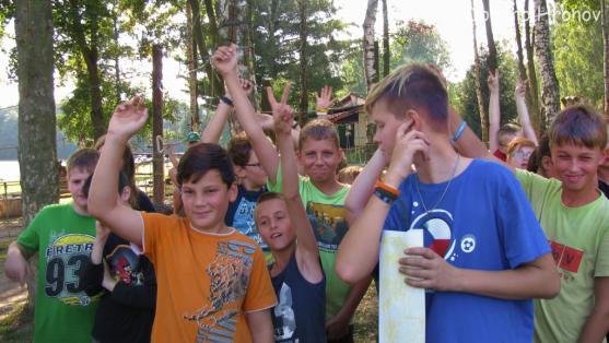 Hronovské Domino rozpoutalo bitvu mezi šesťáky 