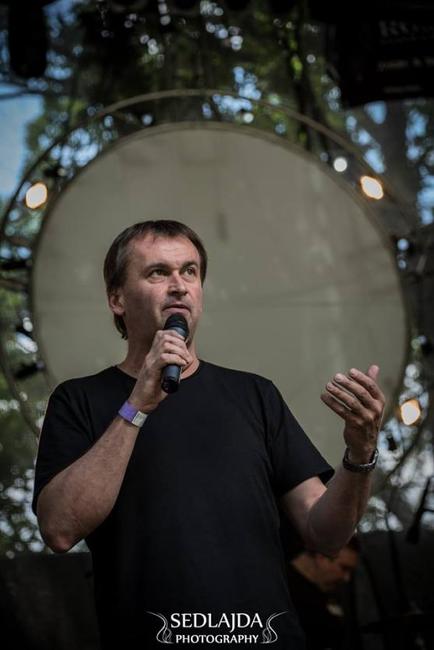 Dostal jsem kytaru a mám už první pecku 