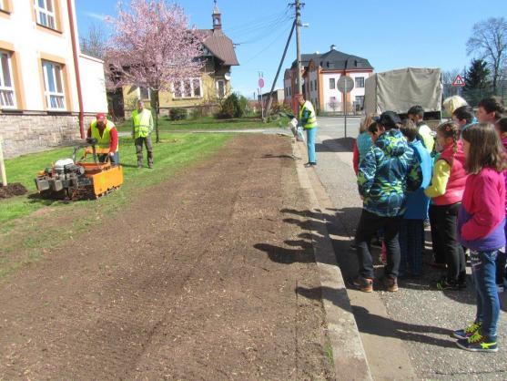 V Broumově se slavil Den Země v Naší zahradě a ve Schrollově parku 
