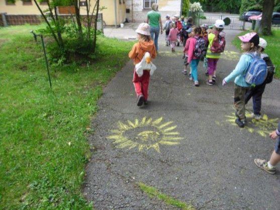 Děti z broumovských mateřských školek se po čtrnácti dnech dočkaly svého Dne dětí