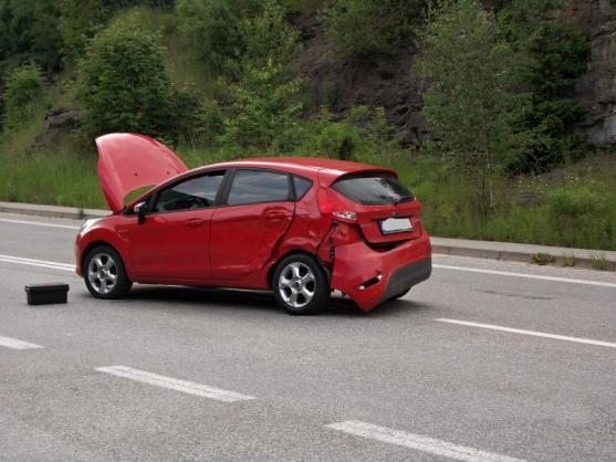 Motocyklista se těžce zranil, když nedostal přednost v jízdě