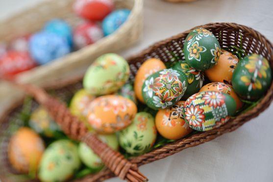 Na nádvoří broumovského kláštera se poprvé koná Velikonoční jarmark