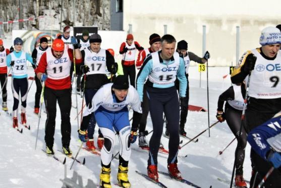 Video: Broumovští hasiči to umí i na lyžích