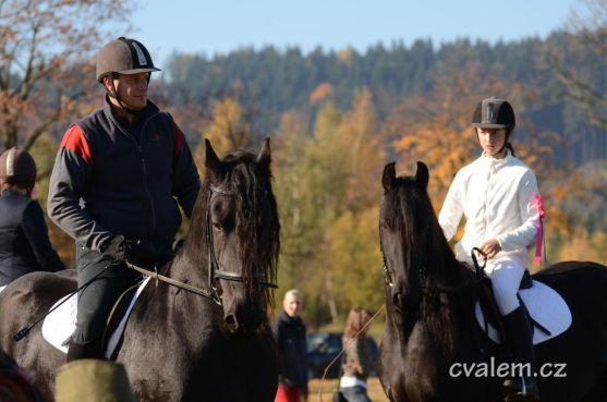 Na jetřichovskou Hubertovu jízdu vyjelo 67 koní