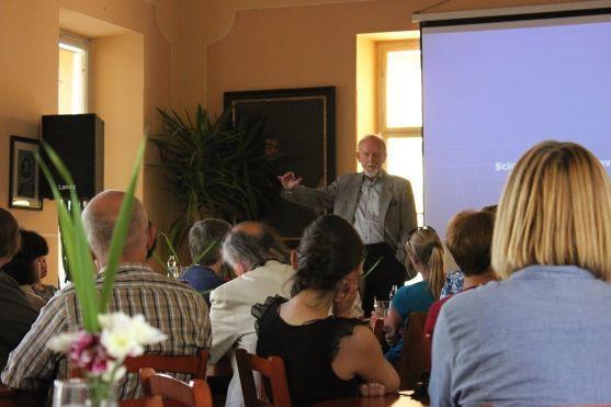 Profesor Ivo Možný: "Láska je velká čarodějka." 