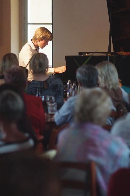 Matyáš Novák v Kreslírně bývalého klášterního gymnázia v Broumově 