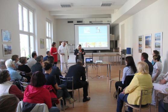 Nadační fond HOSPITAL zahájil v broumovské nemocnici výstavu fotografií 