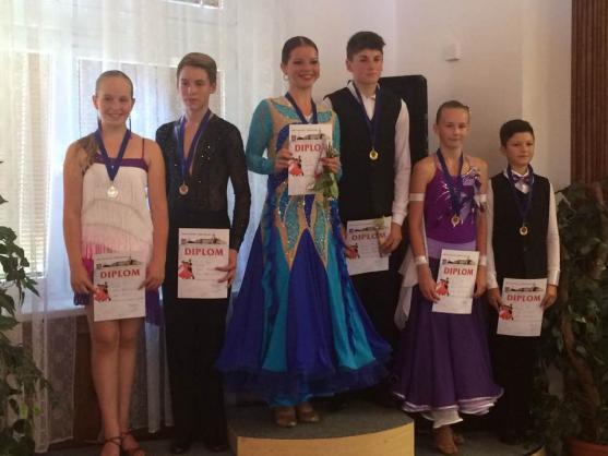 Tanečnímu sportu začala nová sezóna. Broumovské páry vyrazily do Chvaletic 